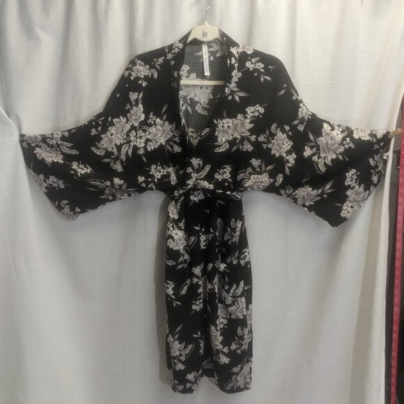 Spiritual Gangster Other - Spiritual Gangster *One Size Maya Kimono in Black Floral